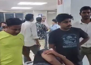 जमशेदपुर में गणेश विसर्जन जुलूस के दौरान बवाल, चापड़ से हमला; 3 घायल 10 जमशेदपुर में गणेश विसर्जन जुलूस के दौरान बवाल, चापड़ से हमला; 3 घायल