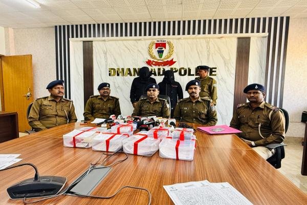 Dhanbad News: रेलवे में नौकरी दिलाने के नाम पर 40 लाख से अधिक की ठगी, दो गिरफ्तार