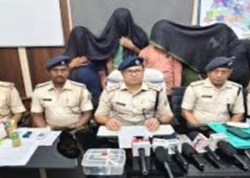 देवघर में बड़ी गैंगवार की साजिश नाकाम, सफ़ेद लग्जरी कार से 5 शातिर अपराधी अरेस्ट