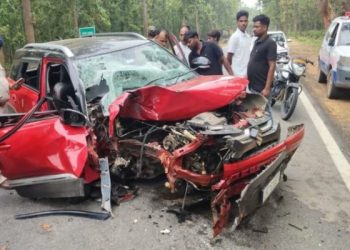 गुमला के पालकोट में भयंकर सड़क हादसा-कार के उड़े परखच्चे, दूल्हे के पिता समेत दो की मौत