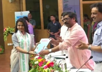 झारखंड में बंपर बहाली! सीएम हेमंत सोरेन ने 262 अभ्यर्थियों को सौंपा नियुक्ति पत्र