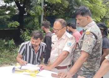 भेलाटांड में पेड़ से लटका मिला 26 वर्षीय युवक का शव, इलाके में मचा हड़कंप