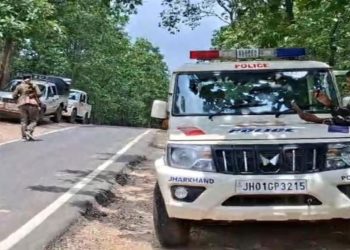 कोडरमा के वाइल्डलाइफ सेंचुरी में वन विभाग की छापेमारी, JCB मशीन समेत कई वाहन जब्त