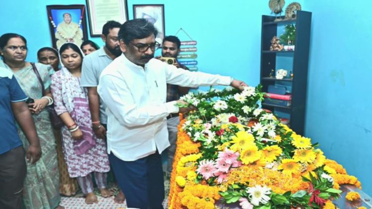 सीएम हेमंत सोरेन ने पूर्व मंत्री विमला प्रधान को दी श्रद्धांजलि, कहा-उनका निधन अपूरणीय क्षति 1 सीएम हेमंत सोरेन ने पूर्व मंत्री दिवंगत विमला प्रधान को दी श्रद्धांजलि