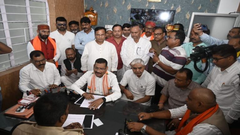 रांची में डॉ. श्यामा प्रसाद मुखर्जी की प्रतिमा से छेड़छाड़, भाजपा ने दर्ज कराई FIR