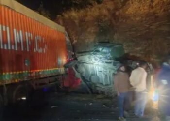 Jharkhand News: हजारीबाग में भीषण सड़क हादसा, क्यूआरटी वाहन कंटेनर से भिड़ी-दो की दर्दनाक मौत