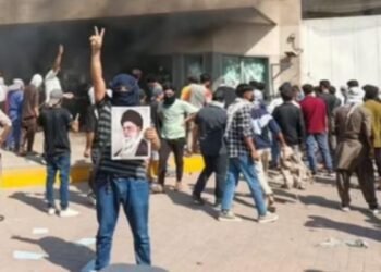 Iran Israel Conflict: खामेनेई की मौत पर बवाल-पाकिस्तान में यूएस दूतावास पर हमला, कई लोगों की मौत