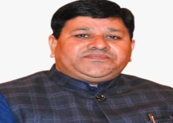 Jharkhand News: मेहनतकशों की जेब पर डाका! बिना बताए बिजली कामगारों के वेतन से कटे हजारों रुपये