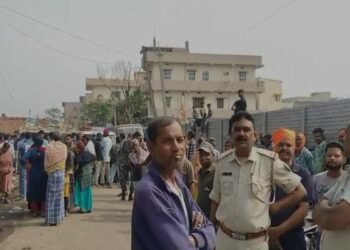 Ranchi News: रांची में इंसानियत शर्मसार-मौसी पर नाबालिग भांजी को बेचने का आरोप, लोगों ने पकड़कर