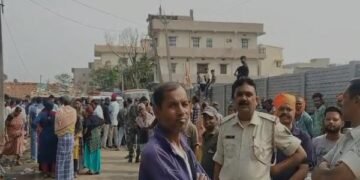 Ranchi News: रांची में इंसानियत शर्मसार-मौसी पर नाबालिग भांजी को बेचने का आरोप, लोगों ने पकड़कर…