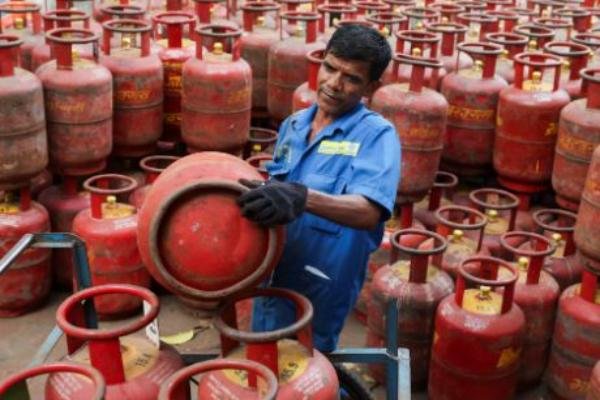 LPG eKYC Update: कहीं अटक ना जाए गैस सप्लाई, e-KYC नहीं कराई तो…
