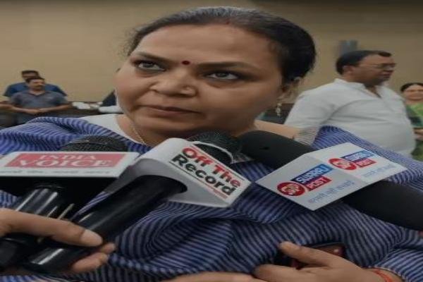 Jharkhand Politics: मंत्री दीपिका पांडेय ने पंचायत चुनाव में OBC आरक्षण को लेकर दिया बड़ा ऐलान