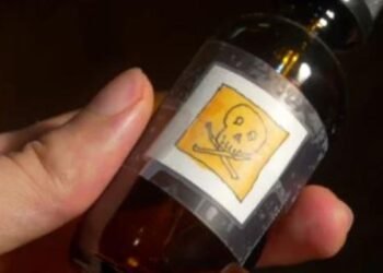 इंस्टाग्राम चलाने से मना करने पर युवती ने जहर खाकर दे दी जान