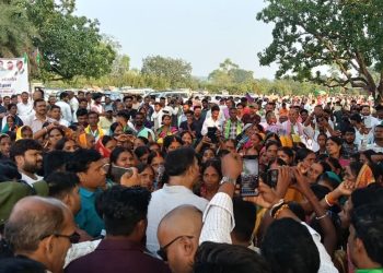 पीरटांड़ में आजसू के युवा जनसंवाद में उमड़ी भीड़, सुदेश महतो ने सरकार को घेरा 3 पीरटांड़ में आजसू के युवा जनसंवाद में उमड़ी भीड़, सुदेश महतो ने सरकार को घेरा