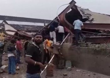 Breaking News: कोलकाता में निर्माणाधीन गोदाम की छत गिरी-5 लोगों की मौत, 50 से ज्यादा लोगों के दबे होने की सूचना