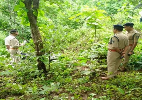 धनबाद के नवादा जंगल में मिला खून से लथपथ शव, हत्या की आशंका से इलाके में दहशत