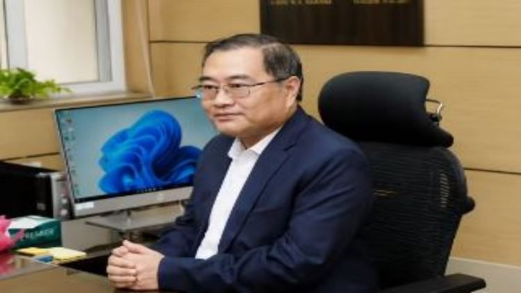Breaking News: JPSC के पूर्व अध्यक्ष एल ख्यांग्ते के आवास पर पूछताछ के लिए पहुंची सीआईडी की टीम