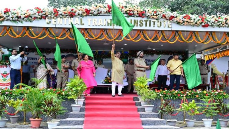रांची में 58 आधुनिक अग्निशमन वाहनों को सीएम हेमंत ने दिखाई हरी झंडी