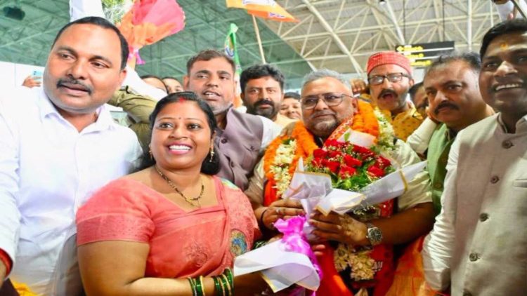 भाजपा के नवनियुक्त राष्ट्रीय मंत्री प्रदीप वर्मा का रांची पहुंचने पर भव्य स्वागत-सीबीआई जांच की मांग 1 भाजपा के नवनियुक्त राष्ट्रीय मंत्री प्रदीप वर्मा का रांची पहुंचने पर भव्य स्वागत-सीबीआई जांच की मांग