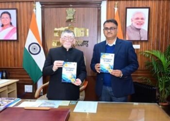 Jharkhand News: राज्यपाल संतोष गंगवार ने ‘हिंदी शिशुकाव्य की प्रवृत्तियाँ’ पुस्तक का किया विमोचन