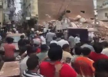 Big Breaking : दिल्ली में तीन मंजिला इमारत भरभराकर गिरी, कई लोगों के दबे होने की आशंका