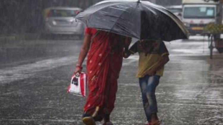 Jharkhand Weather Update: रांची समेत कई जिलों में भारी बारिश के साथ वज्रपात की चेतावनी 1 Jharkhand Weather Update: रांची समेत कई जिलों में भारी बारिश के साथ वज्रपात की चेतावनी