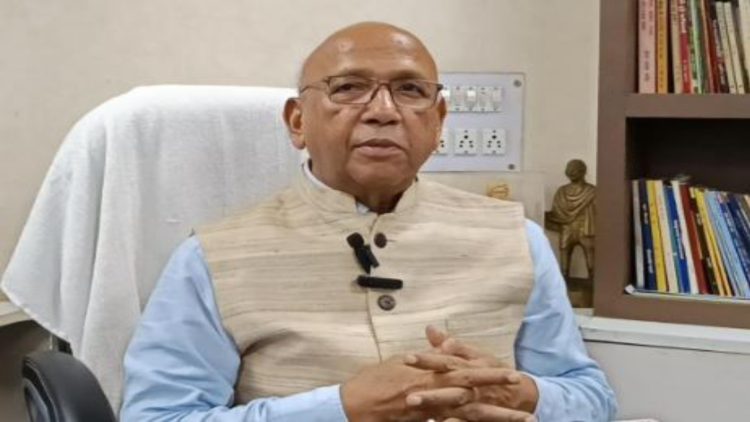 मंत्री दीपिका पाण्डेय सिंह की बेटी का निधन, सरयू राय ने घर पहुंचकर जताया शोक 1 मंत्री दीपिका पाण्डेय सिंह की बेटी का निधन, सरयू राय ने घर पहुंचकर जताया शोक