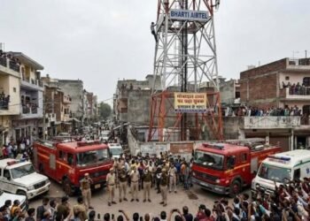 Jharkhand News: फेसबुकिया प्यार! प्रेमिका के घरवालों ने शादी से किया मना तो टावर पर चढ़ गया युवक और फिर...