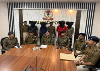 Dhanbad News: बरमसिया फुटबॉल ग्राउंड फायरिंग मामले में चार गिरफ्तार, पिस्टल बरामद