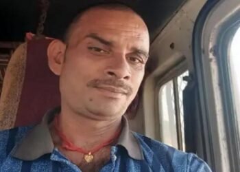 Jharkhand News: कोडरमा में युवक ने हाजत में फांसी लगाकार की आत्महत्या, पुलिस पर लगे गंभीर आरोप!