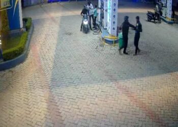 Ranchi Crime News: पुंदाग में सरेआम हथियार के बल पर पेट्रोल पंप से लूट की घटना से सनसनी, जांच में जुटी पुलिस