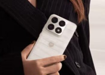 गिरने पर भी नहीं टूटेगा फोन! मोटोरोला का सबसे पावरफुल स्मार्टफोन Motorola Edge 70 Pro लॉन्च