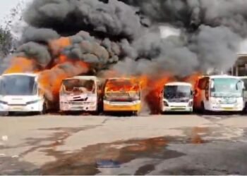 Big Breaking : खादगढ़ा बस स्टैंड में लगी भीषण आग, कई बसें जलकर खाक