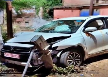 हजारीबाग में तेज रफ्तार कार ने मचाया गदर-कई लोगों को रौंदा, चार की हालत गंभीर