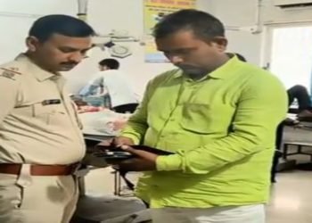 कोडरमा घाटी में बड़ा हादसा-तेज रफ्तार ट्रक ने कार में मारी टक्कर, तीन घायल