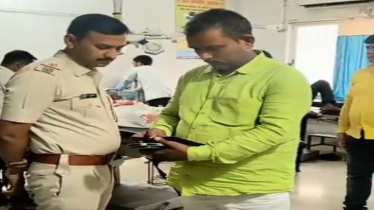 कोडरमा घाटी में बड़ा हादसा-तेज रफ्तार ट्रक ने कार में मारी टक्कर, तीन घायल