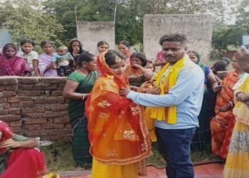 प्यार की खातिर औरंगाबाद से धनबाद पहुंची प्रेमिका, गांव वालों ने करा दी शादी