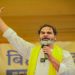 कौन है Prashant Kishor, यूएन की नौकरी छोड़कर राजनीति में कैसे आए-जाने पूरी कहानी