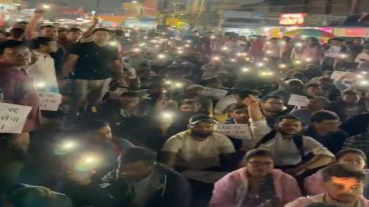 Breaking News: झारखंड में नहीं थम रहा विवाद, प्रोजेक्ट भवन के बाद हटिया चौक पर अभ्यर्थियों का भारी प्रदर्शन 1 Breaking News: झारखंड में नहीं थम रहा विवाद, प्रोजेक्ट भवन से हटिया चौक पर भारी प्रदर्शन