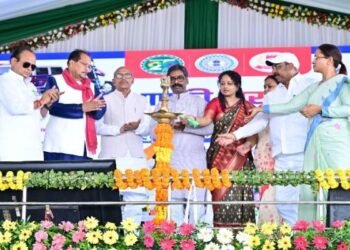 CM Hemant Soren ने 1485 आधुनिक वाहनों को दिखाई हरी झंडी