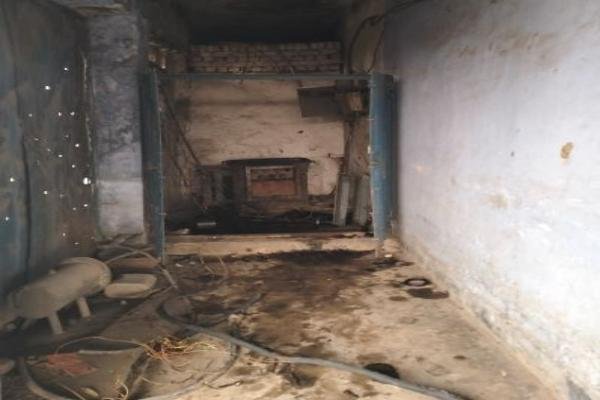 Dhanbad News: महुदा में कर्मियों को बंधक बनाकर अपराधियों ने बिजली के उपकरण लूटे