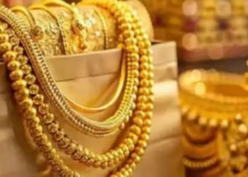 Gold Silver Price Drop: निवेशकों को बड़ा झटका! सोने में 12 हजार की गिरावट, चांदी इतने रुपए तक गिरी