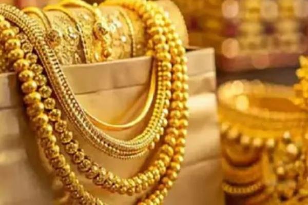 Gold Silver Price Drop: निवेशकों को बड़ा झटका! सोने में 12 हजार की गिरावट, चांदी इतने रुपए तक गिरी