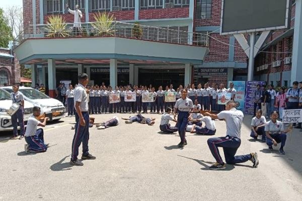 Ranchi News: सेंट ज़ेवियर्स कॉलेज में NCC कैडेट्स ने नुक्कड़ नाटक से जीवंत किया जलियांवाला बाग का मंजर