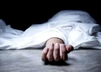 कोडरमा में ढाबे के पीछे खेत में अधेड़ का शव मिलने से हड़कंप