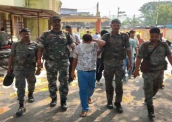 कोडरमा में ACB की छापेमारी-बिजली विभाग का लाइनमैन रिश्वत लेते गिरफ्तार
