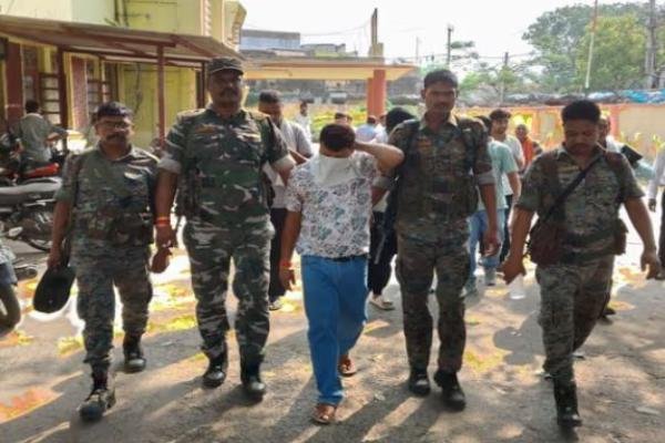 कोडरमा में ACB की छापेमारी-बिजली विभाग का लाइनमैन रिश्वत लेते गिरफ्तार