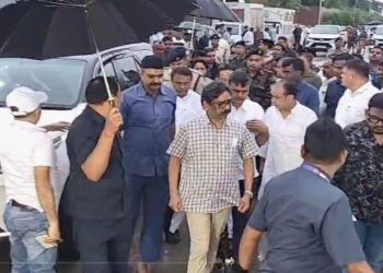 बेटी के निधन से गम में परिवार, सीएम हेमंत सोरेन ने दीपिका पांडेय सिंह के आवास पहुंचकर दी श्रद्धांजलि 3 बेटी के निधन से गम में परिवार, सीएम हेमंत सोरेन ने दीपिका पांडेय सिंह के आवास पहुंचकर दी श्रद्धांजलि