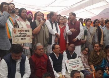 Jharkhand News: सड़क पर उतरी कांग्रेस, मनरेगा का नाम बदलने पर रांची में जोरदार विरोध-प्रदर्शन