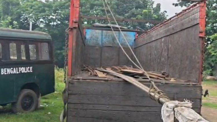 नियामातपुर फाड़ी पुलिस ने चलबलपुर से सरिया लदा ट्रक समेत चालक को किया गिरफ्तार